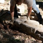 Sicherung der Mauerkrone mit zugerichteten Steinquadern