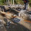 Besucher können dem archäologischen Grabungsleiter bei der Arbeit über die Schulter schauen (Fotodokumentation).